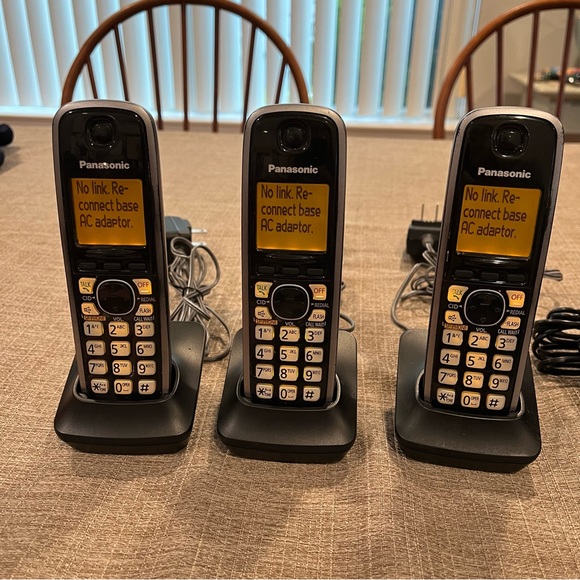 Panasonic cordless phone set with answering machine - Picture 4 of 5